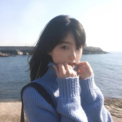 照片中的女孩